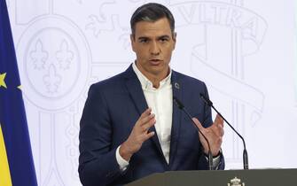 epa10097012 Spanish Prime Minister Pedro Sanchez delivers a speech to take stock of the political year before the break for holidays at La Moncloa Palace, in Madrid, Spain, 29 July 2022. The final stage of the term of office begins in September.  EPA/Chema Moya