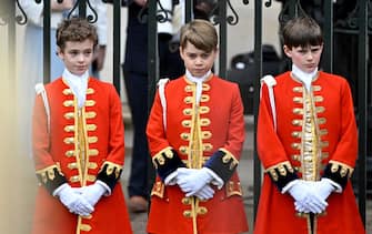 LONDON, ENGLAND - MAY 06:  Prince George (C) stands at the Coronation of King Charles III and Queen Camilla on May 6, 2023 in London, England. The Coronation of Charles III and his wife, Camilla, as King and Queen of the United Kingdom of Great Britain and Northern Ireland, and the other Commonwealth realms takes place at Westminster Abbey today. Charles acceded to the throne on 8 September 2022, upon the death of his mother, Elizabeth II. (Photo by Toby Melville - WPA Pool/Getty Images)