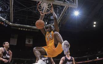 LOS ANGELES - DECEMBER 8:  Shaquille O'Neal #34 of the Los Angeles Lakers makes the dunk during the game against the Utah Jazz at Staples Center on December 8, 2002 in Los Angeles, California. The Lakers defeated the Jazz 110-101.  NOTE TO USER: User expressly acknowledges and agrees that, by downloading and/or using this Photograph, User is consenting to the terms and conditions of the Getty Images License Agreement Mandatory Copyright Notice:  Copyright 2002 NBAE  (Photo by:  Andrew D. Bernstein/NBAE via Getty Images) 