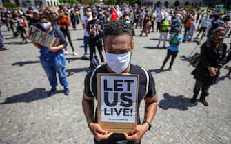 People demonstrate in commemoration of George Floyd near the American embassy at Pariser Platz in Berlin, Germany, May 31, 2020. About 200 people gathered in front of the Brandenburg Gate in the German capital to protest against police brutality racism and hate. 46-year-old African-American, George Floyd died on May 25, 2020 after a Minneapolis police officer was kneeling on his neck for several minutes during his arrest. The controversial act of police brutality sparked violent demonstrations throughout the U.S with reports of riots in Minnesota, California, New-York and more. Reports also mention that Derek Chauvin, one of the police officers allegedly involved in the incident was arrested and will be charged with Third-degree murder. (Photo by: Omer Messinger)