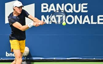 MONTREAL, QUEBEC - AUGUST 10:  Jannik Sinner of Italy hits a return against Adrian Mannarino of France during Day 5 of the National Bank Open at Stade IGA on August 10, 2022 in Montreal, Canada.  (Photo by Minas Panagiotakis/Getty Images)