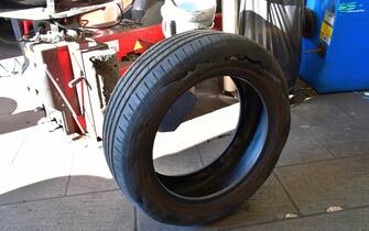 Immagine generica di pneumatici da un gommista, 02 gennaio 2020.  ANSA / Giannantonio Pettinelli