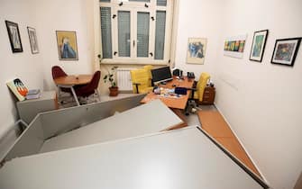 I danni all'interno della sede della Cgil di Roma