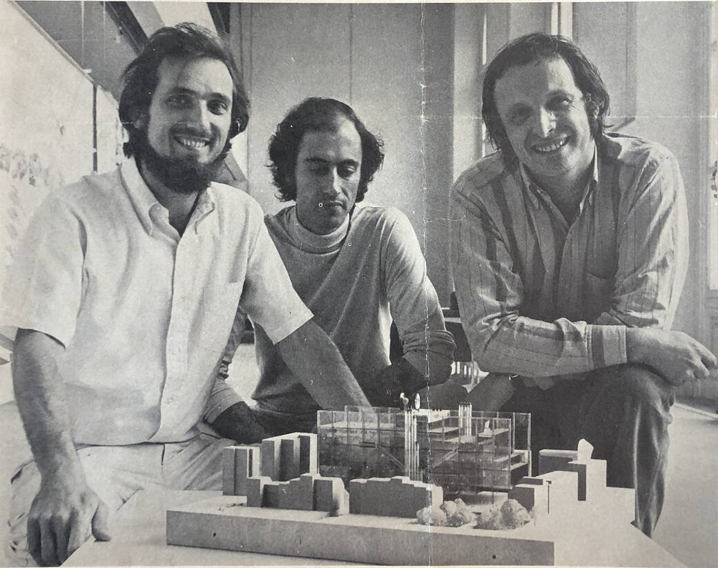 1.(da_sinistra)_Renzo_Piano_Gianfranco_Franchini_Richard_Rogers_-_PARIGI_1971_copia.jpg