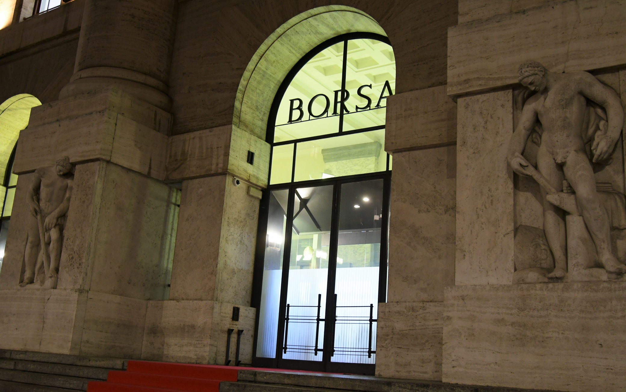 Meglio i Btp o i Bot? Cosa scegliere per avere rendimenti fino al 4% ...