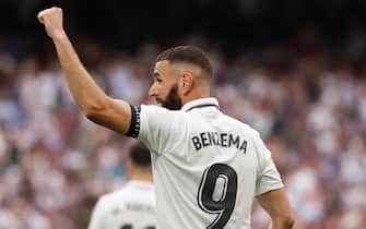 epa10673298 Real Madrid's striker Karim Benzema celebrates after scoring the 1-1 from the penalty spot during the Spanish LaLiga soccer match between Real Madrid and Athletic Club at Santiago Bernabeu Stadium in Madrid, Spain, 04 June 2023.  EPA/Daniel Gonzalez