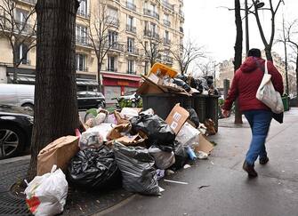 PARIS, FRANCE - MARCH 13: Garbage cans overflowing with trash on the streets as collectors go on strike in Paris, France on March 13, 2023. Garbage collectors have joined the massive strikes throughout France against pension reform plans. (Photo by Mustafa Yalcin/Anadolu Agency via Getty Images)