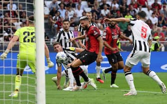 AC Milan's Olivier Giroud (C) kicks against Newcastle's goalkeeper Nick Pope during he UEFA Champions League group F soccer match between Ac Milan and Newcastle  at Giuseppe Meazza stadium in Milan, 19 September 2023.
ANSA / MATTEO BAZZI



