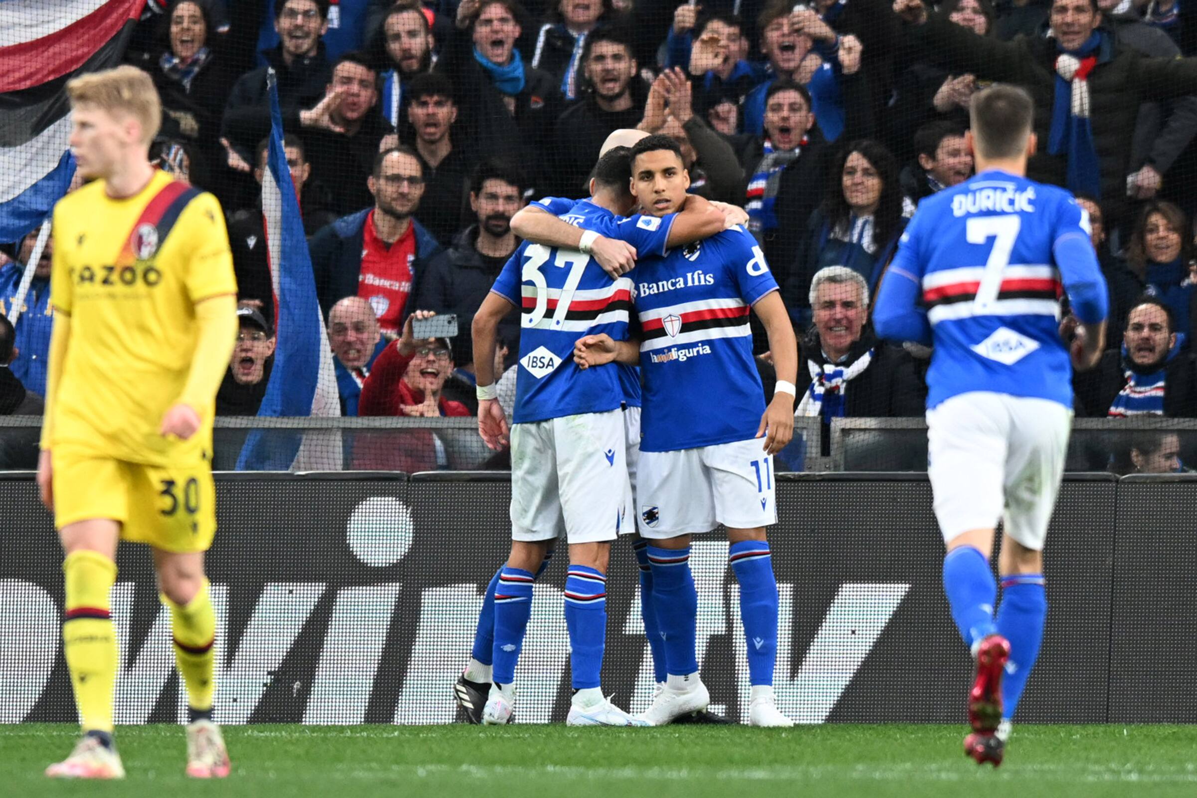 Foto Tano Pecoraro/LaPresse 18 Febbraio 2023 - Genova, Italia Sport, CalcioSampdoria vs Bologna - Campionato italiano di calcio Serie A TIM 2022/2023 - Stadio Luigi FerrarisNella foto: esultanza sabiriPhoto Tano Pecoraro/LaPresse February 18, 2023 - Genoa, Italy Sport, Soccer Sampdoria vs Bologna - Italian Serie A Football Championship 2022/2023 - Luigi Ferraris StadiumIn the photo: sabiri exultation