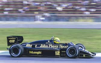 AUTODROMO HERMANOS RODRIGUEZ, MEXICO - OCTOBER 12: Ayrton Senna, Lotus 98T Renault during the Mexican GP at Autodromo Hermanos Rodriguez on October 12, 1986 in Autodromo Hermanos Rodriguez, Mexico. (Photo by LAT Images)