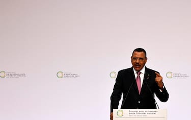 epa10705309 President of Niger, Mohamed Bazoum, delivers a speech during the opening session of the New Global Financial Pact Summit at the Palais Brogniart in Paris, France, 22 June 2023. World leaders, heads of international organizations and activists are gathering in Paris for a two-day summit aimed at seeking better responses to tackle poverty and climate change issues by reshaping the global financial system.  EPA/LUDOVIC MARIN / POOL  MAXPPP OUT