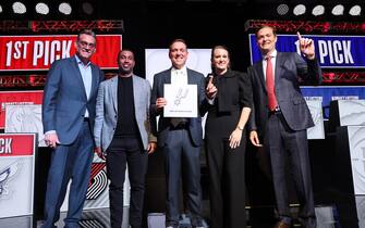 CHICAGO,IL - MAY 16: CEO R. C. Buford, General Manager Brian Wright, Managing Partner Peter J. Holt, Lauren Kate Holt and J.B. Richter of the San Antonio Spurs accept the 1st Pick during the 2023 NBA Draft Lottery at McCormick Place on May 16, 2023 in Chicago, Illinois. NOTE TO USER: User expressly acknowledges and agrees that, by downloading and or using this photograph, user is consenting to the terms and conditions of the Getty Images License Agreement. Mandatory Copyright Notice: Copyright 2023 NBAE (Photo by Jeff Haynes/NBAE via Getty Images)