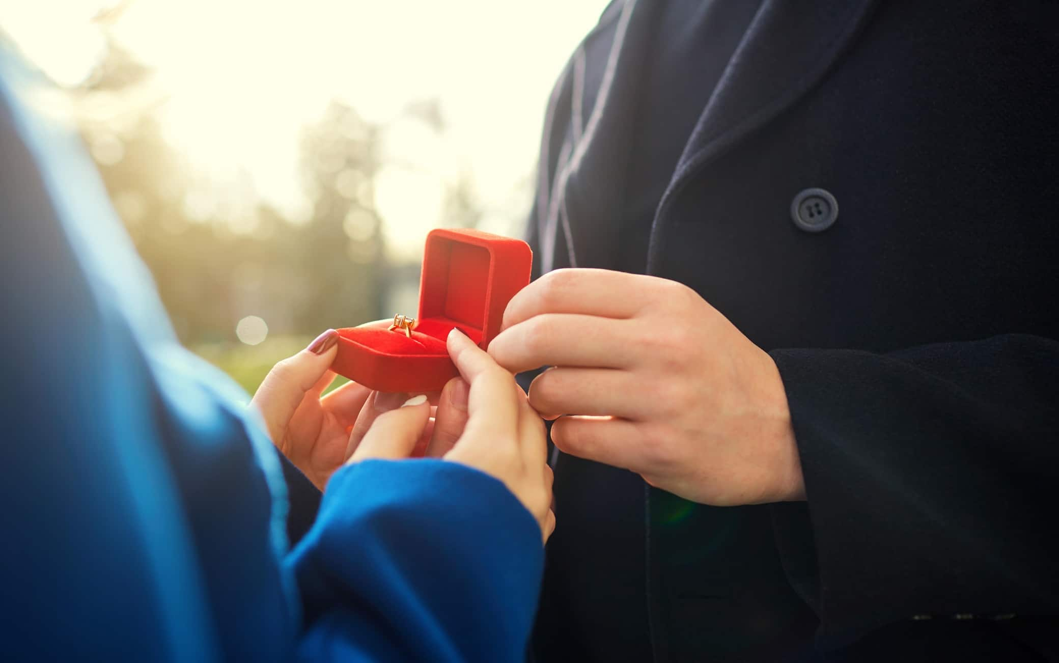 Roma, la proposta di matrimonio finisce malissimo: il video è virale. VIDEO