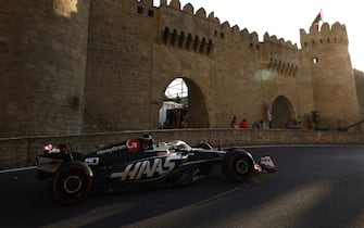 BAKU CITY CIRCUIT, AZERBAIJAN - SEPTEMBER 13: Oliver Bearman, Haas VF-24 during the Azerbaijan GP at Baku City Circuit on Friday September 13, 2024 in Baku, Azerbaijan. (Photo by Andrew Ferraro / LAT Images)