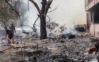 Incidente aereo Firefighters work at the site where Air India flight 171 crashed in a residential area near the airport in Ahmedabad on June 12, 2025. The London-bound passenger plane crashed on June 12 in India's western city of Ahmedabad with 242 on board, aviation officials said in what the airline called a "tragic accident". (Photo by Sam PANTHAKY / AFP)