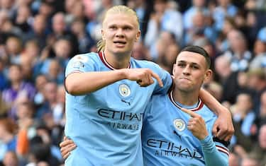 epaselect epa10219606 Phil Foden (R) of Manchester City celebrates with Erling Haaland (L) after scoring a hat-trick  in the English Premier League soccer match between Manchester City and Manchester United at Etihad Stadium in Manchester, Britain, 02 October 2022.  EPA/PETER POWELL EDITORIAL USE ONLY. No use with unauthorized audio, video, data, fixture lists, club/league logos or 'live' services. Online in-match use limited to 120 images, no video emulation. No use in betting, games or single club/league/player publications