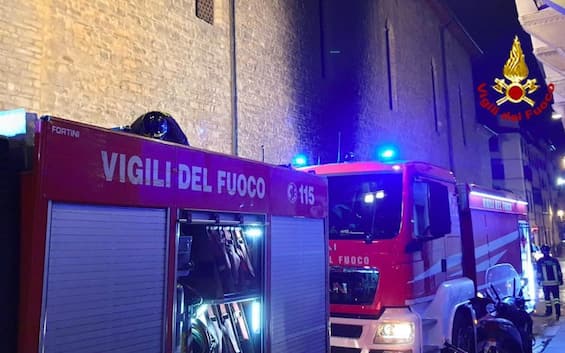 furto da dior nel centro di firenze bottino da 200mila euro