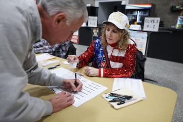 DES MOINES, IOWA - JANUARY 15: Caucus worker Michelle White checks in voters at a caucus site at the Horizon Events Center on January 15, 2024 in Clive, Iowa. Iowans vote today in the stateâ  s caucuses for the first contest in the 2024 Republican presidential nominating process. (Photo by Kevin Dietsch/Getty Images)