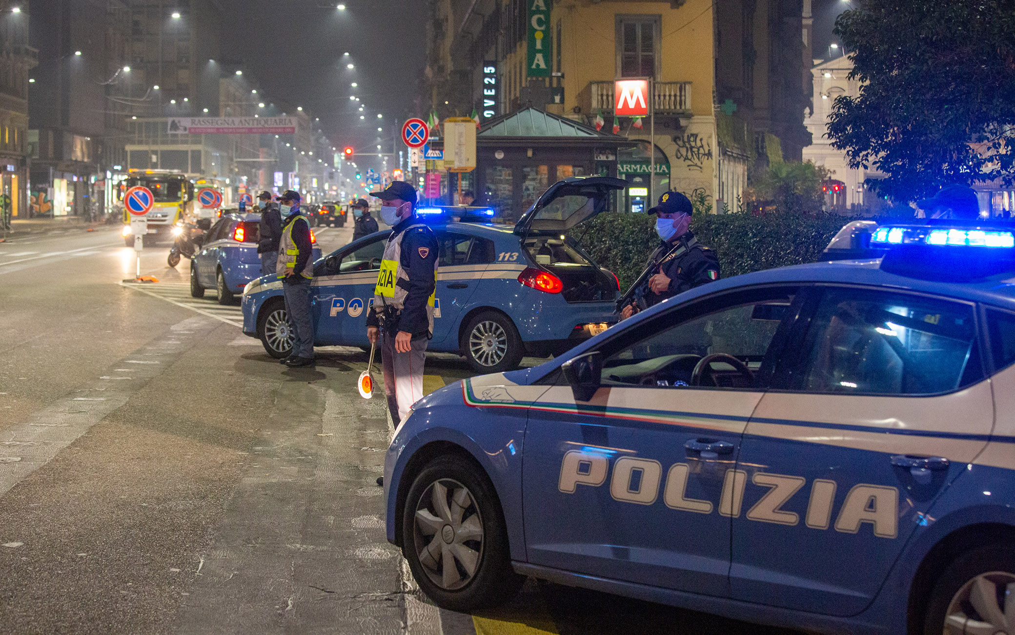 Controlli di polizia nel primo sabato sera di coprifuoco a segui