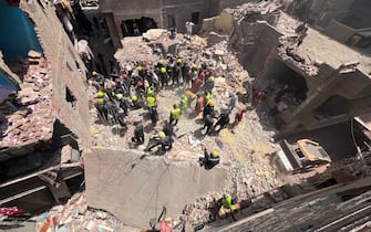17 July 2023, Egypt, Hadayek al-Kobba: Egyptian emergency and rescue personnel search for survivors in the rubble of a 4-storey-building that collapsed in Hadayek al-Kobba neighbourhood. Photo: Ahmed Gamal/dpa (Photo by Ahmed Gamal/picture alliance via Getty Images)
