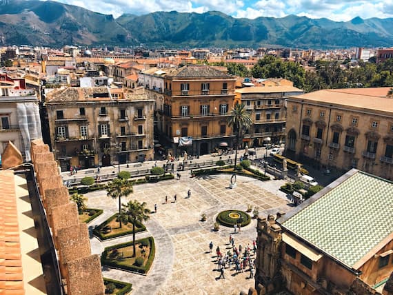 Palermo. Foto di Michele Bitetto su Unsplash