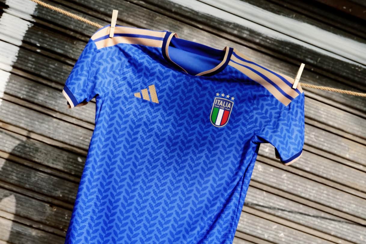 Azzurra, la nuova maglia della Nazionale italiana di calcio | Sky TG24