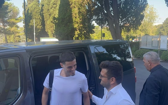 https://static.sky.it/editorialimages/b42642a2269cfd7bb05a379b767aeba239777f23/skysport/it/calcio/calciomercato/video/2025/08/18/napoli-gutierrez-visite-mediche-news-1029797/gutierrez_napoli_screen.jpg?im=Resize,width=565