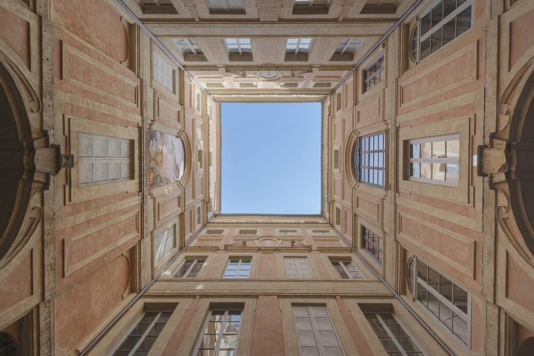 02A_PalazzoChigi-Zondadari_Corte.jpg