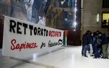 Studenti universitari occupano il rettorato alla Sapienza, Roma, 26 marzo 2024.
ANSA/MASSIMO PERCOSSI