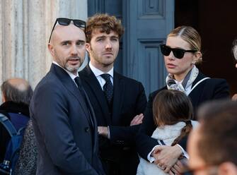 (S-D) Andrea Rizzoli, Paolo Ciavarro e Clizia Incorvaia alla Chiesa degli Artisti durante i funerali di Eleonora Giorgi, Roma, 5 Marzo 2025.ANSA/GIUSEPPE LAMI