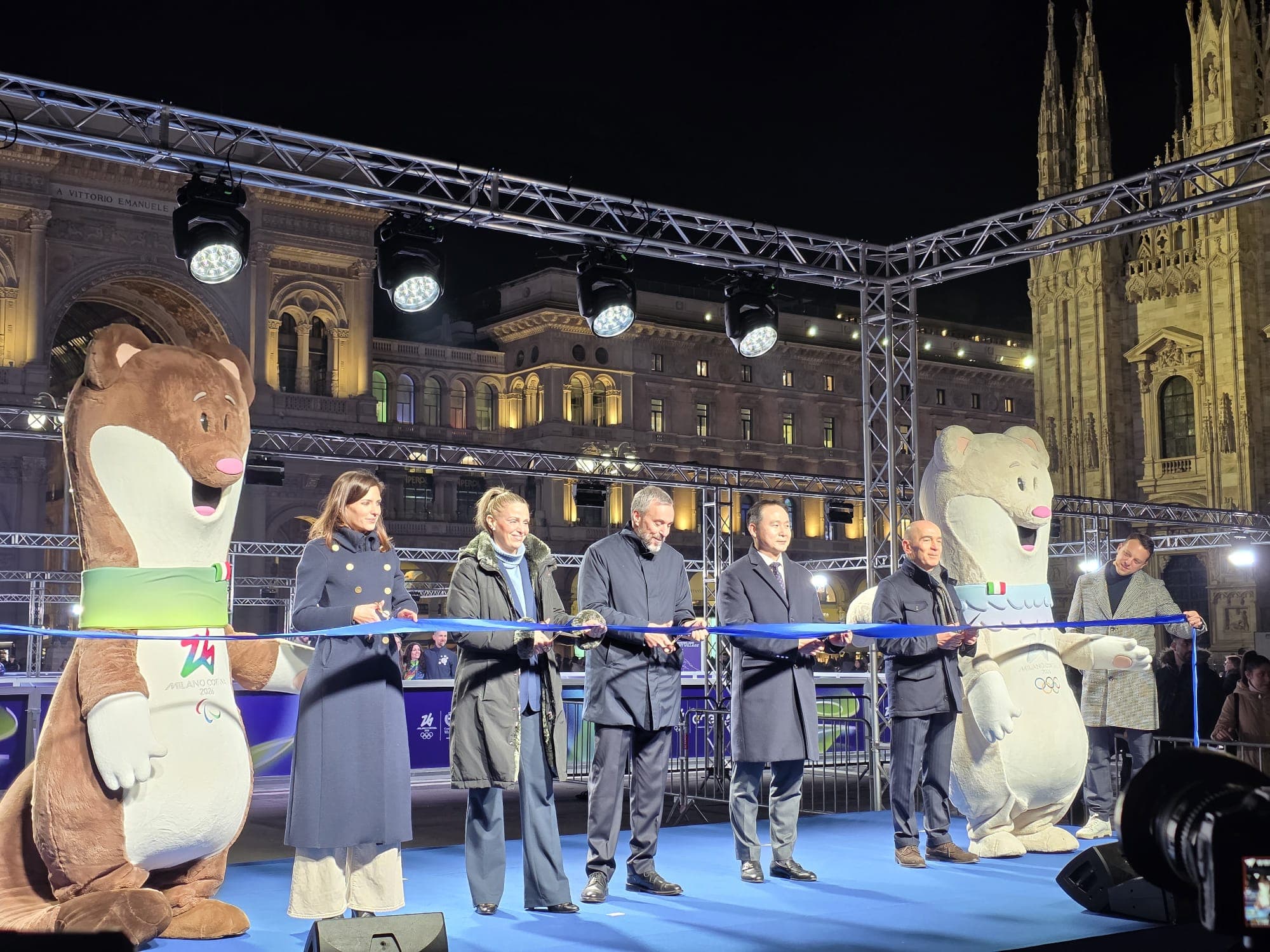 Il taglio del nastro del Milano Cortina 2026 Sport Village con Louis Kim, Presidente di Samsung Electronics Italia Il taglio del nastro del Milano Cortina 2026 Sport Village con Louis Kim, Presidente di Samsung Electronics Italia