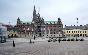 epa08304442 A view of the empty Stortorget square in Malmo, Sweden, on 18 March 2020.  EPA/Johan Nilsson/TT  SWEDEN OUT