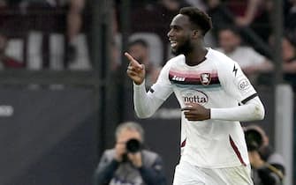 Salernitana's Boulaye Dia celebrates after scoring the 1-2 goal during the Italian Serie A soccer match between AS Roma and Salernitana at the Olimpico stadium in Rome, Italy, 22 May 2023.  ANSA/ETTORE FERRARI



