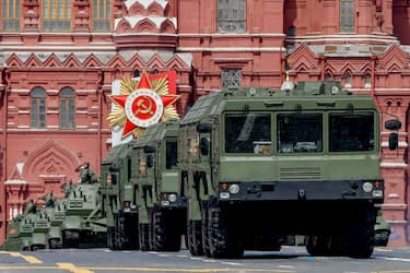 MOSCOW, RUSSIA - MAY 07: Russian military vehicles are on their way to Red Square by passing through Tverskaya street during the rehearsal of Victory Day military parade marking the 77th anniversary of the victory over Nazi Germany in World War II, at Red Square in Moscow, Russia on May 07, 2022. (Photo by Sefa Karacan/Anadolu Agency via Getty Images)