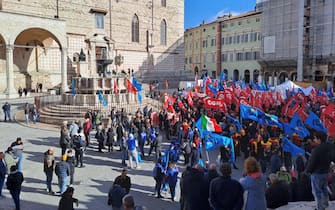 La manifestazione regionale in piazza 4 Novembre a Perugia in occasione dello sciopero generale di otto ore proclamato da Cgil e Uil, Perugia, 17 novembre 2023.
ANSA/ CLAUDIO SEBASTIANI