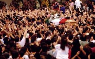 PALERMO, ITALY - JULY 24:  The crowd applaud at the passage of the coffins of Italian judge Paolo Borsellino and his police escort during their funerals at the Palermo Cathedral on July 24, 1992 in Palermo Italy. Borsellino and his escort were murdered a mafia bombing in Via D'Amelio, Palermo on July 19, 1992.  (Photo by Franco Origlia/Getty Images)