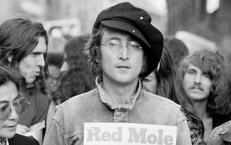 Portrait of British musician John Lennon (1940 - 1980) (center) and his wife, artist and musician Yoko Ono (extreme left) as they attend an unspecified rally in Hyde Park, London, England, 1975.  (Photo by Rowland Scherman/Getty Images)