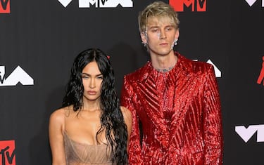 NEW YORK, NEW YORK - SEPTEMBER 12: Megan Fox and Machine Gun Kelly attend the 2021 MTV Video Music Awards at Barclays Center on September 12, 2021 in the Brooklyn borough of New York City. (Photo by Taylor Hill/FilmMagic)