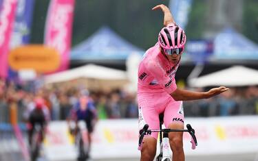 BORMIO, ITALY - MAY 28: Isaac Del Toro of Mexico and Team UAE Team Emirates - XRG - Pink Leader Jersey celebrates at finish line as stage winner during the 108th Giro d'Italia 2025, Stage 17 a 155km stage from San Michele all'Adige to Bormio 1200m / #UCIWT / on May 28, 2025 in Bormio, Italy. (Photo by Dario Belingheri/Getty Images)