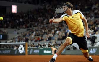 epa11373537 Alexander Zverev of Germany in action during his Men's Singles 1st round match against Rafael Nadal of Spain during the French Open Grand Slam tennis tournament at Roland Garros in Paris, France, 27 May 2024.  EPA/YOAN VALAT