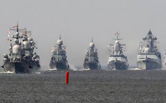 epa06899998 Russian Navy ships in ther Gulf of Finland, 20 July 2018 during a preparation before the Russia Navy Day parade in Kronstadt. Traditionally the Russia Navy Day is celebrated on the last Sunday in July.  EPA/ANATOLY MALTSEV