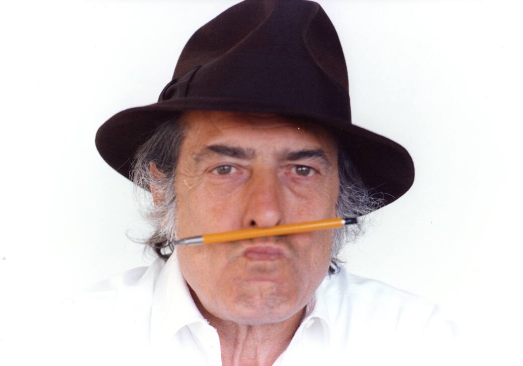 1._Armando_Testa_Ritratto_con_Matita._Photo_Gemma_De_Angelis_Testa_(1).jpg