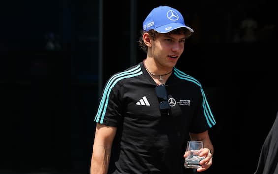 https://static.sky.it/editorialimages/b5fb888d4eeb68d59f1c720abd338c6ed8a42743/skysport/it/motori/formula-1/2025/06/26/f1-gp-austria-2025-foto-video/f1_ipa_antonelli_austria_2025.jpg?im=Resize,width=565