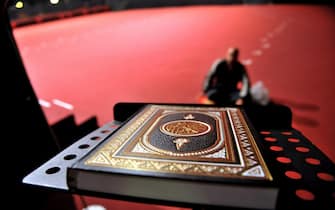 Uomo islamico in preghiera