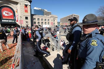 KANSAS CITY, MISSOURI - FEBRUARY 14: Law enforcement responds to a shooting at Union Station during the Kansas City Chiefs Super Bowl LVIII victory parade on February 14, 2024 in Kansas City, Missouri. Several people were shot and two people were detained after a rally celebrating the Chiefs Super Bowl victory.   Jamie Squire/Getty Images/AFP (Photo by JAMIE SQUIRE / GETTY IMAGES NORTH AMERICA / Getty Images via AFP)
