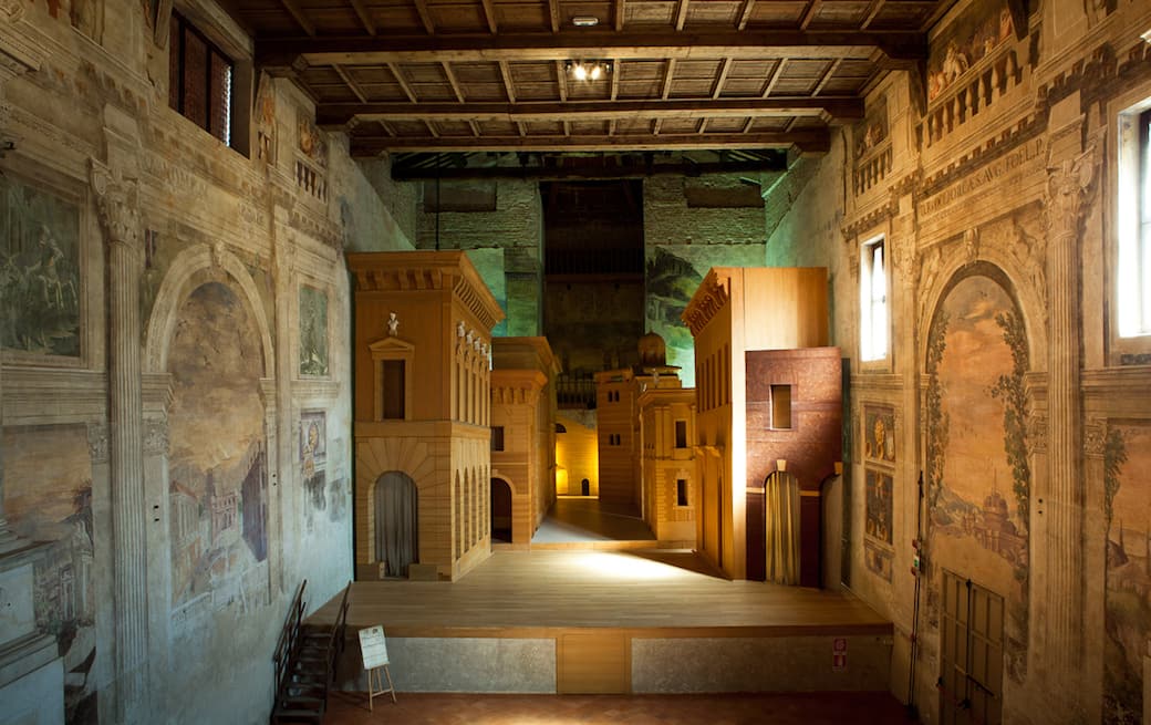 Copia_di_teatro_antica_scenografia.JPG