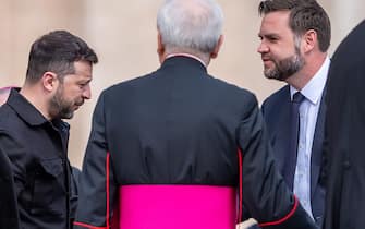 JD Vance alla cerimonia di insediamento di papa Leone XIV