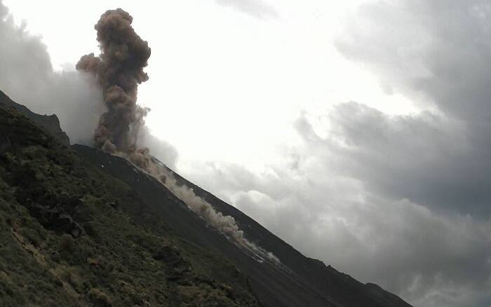 L'eruzione dello Stromboli registrata ieri dalle telecamere dell'Ingv