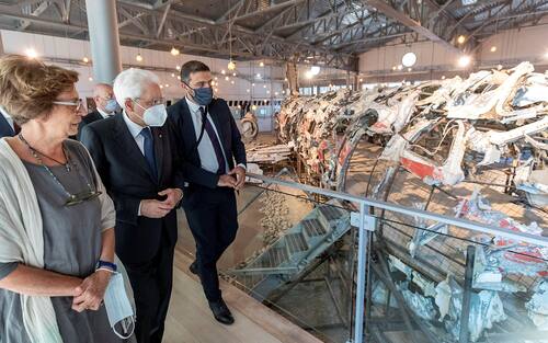 Bologna - Il Presidente della Repubblica Sergio Mattarella accompagnato Daria Bonfietti, Presidente dell’Associazione Parenti delle Vittime della Strage di Ustica, visita il Museo per la Memoria di Ustica, oggi  30 luglio 2020..
(Foto di Paolo Giandotti - Ufficio per la Stampa e la Comunicazione della Presidenza della Repubblica)