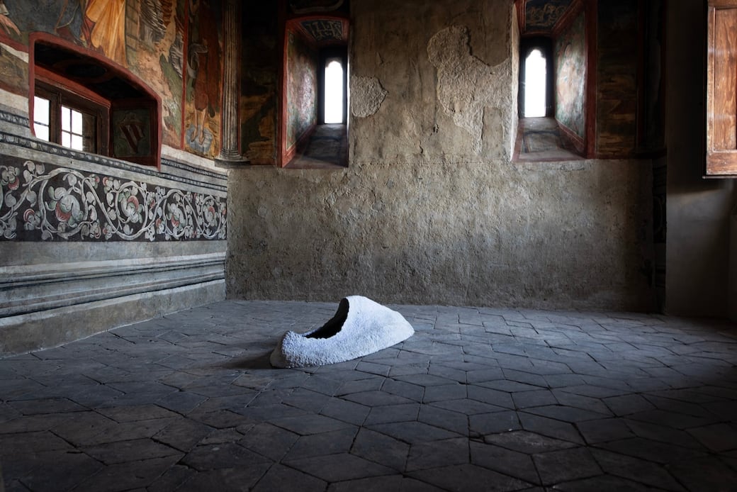 Veduta_della_mostra_Abruzzo_Contemporaneo_Palazzo_ducale_Orsini_Colonna_Tagliacozzo_2024_Ph_Giulia_Pontoriero_35.jpg